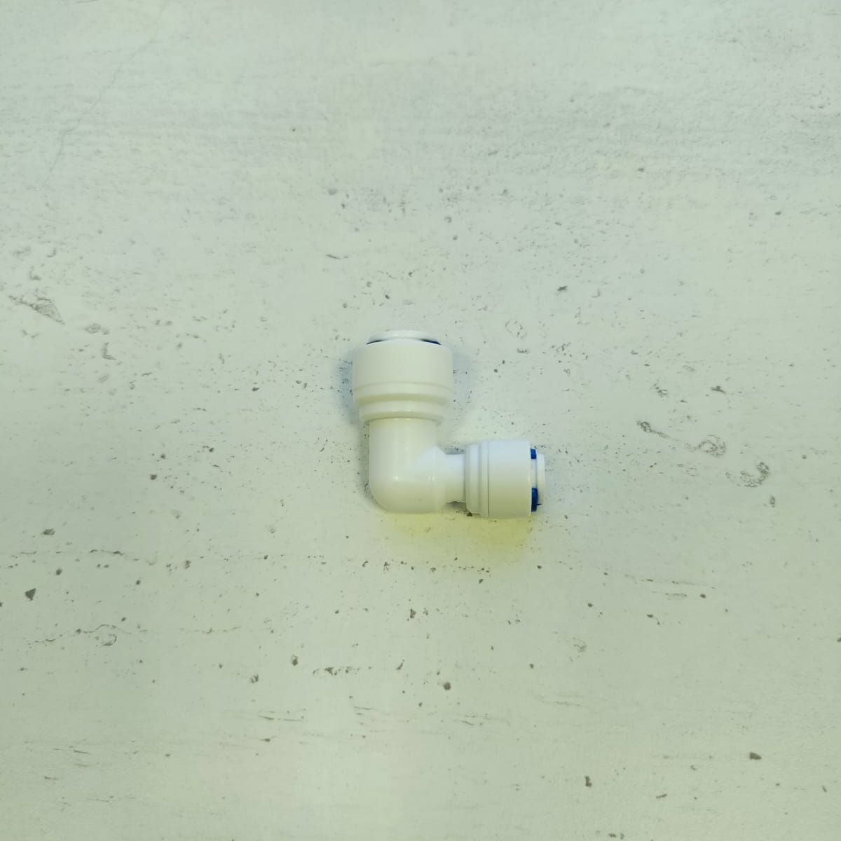 Фитинг переходник Г-образный 1/4" трубка - 3/8" трубка картинка №2