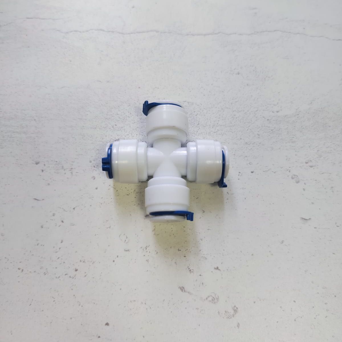 Фитинг крестовина X-образная 3/8"-3/8"-3/8"-3/8" трубки картинка №2